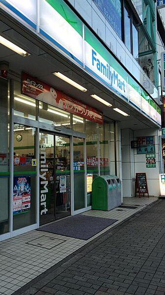 【周辺】ファミリーマート 木場五丁目店（186m）