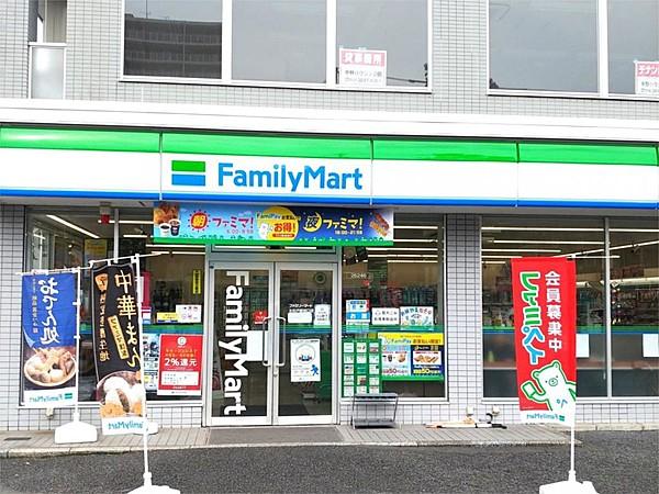 【周辺】ファミリーマート 北松戸駅前店（318m）