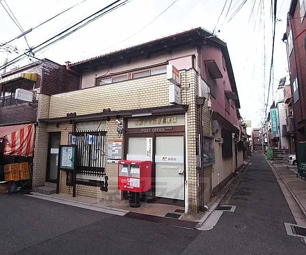 【周辺】京都壬生松原郵便局まで132m 仏光寺七本松を東へ向かった先の、ＪＲの高架付近にございます