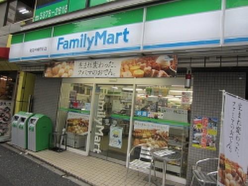 【周辺】ファミリーマート 東高円寺駅前店（264m）