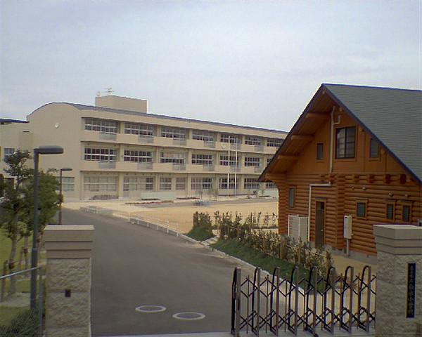 【周辺】春日市立白水小学校（422m）