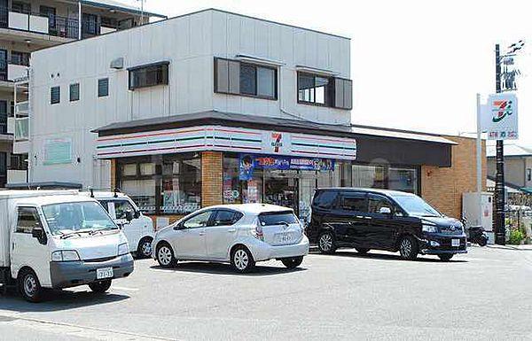 【周辺】コンビニ「セブンイレブン京都桂上野店」セブンカフェやドーナツが食べられるセブンイレブンです