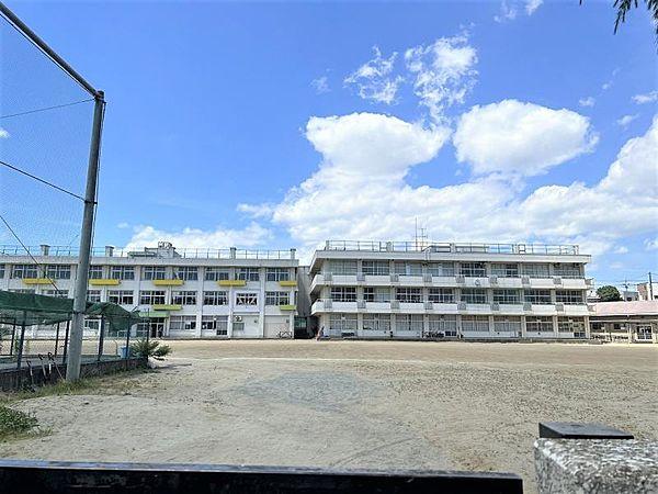 【周辺】東仙台中学校　約400ｍ