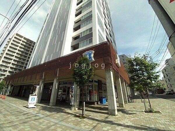 【周辺】ローソン札幌南3東三丁目店 246m