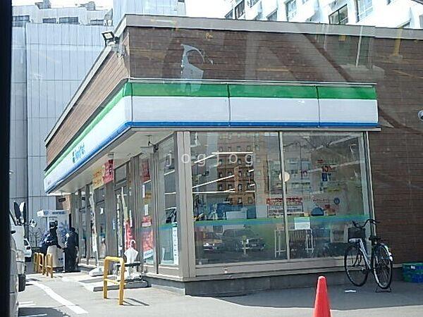 【周辺】ファミリーマート札幌南6条西9丁目店 137m