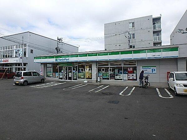 【周辺】ファミリーマート札幌南12条店 366m