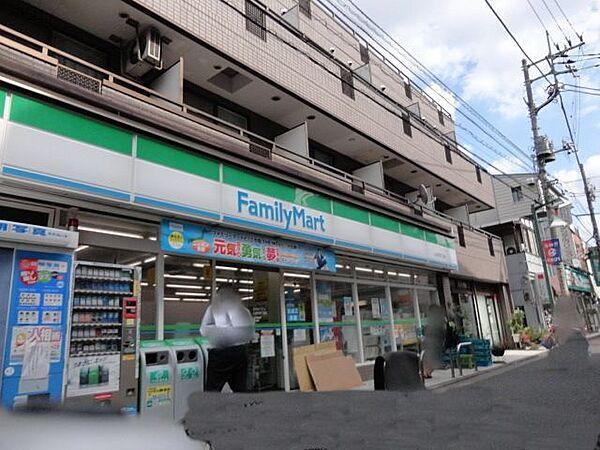 【周辺】ファミリーマート上北沢四丁目店 573m