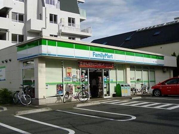 【周辺】ファミリーマート環八八幡山店 550m