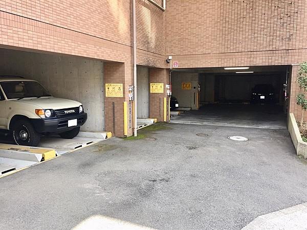 【駐車場】敷地内にある駐車場です。最新の空き状況はご確認ください。