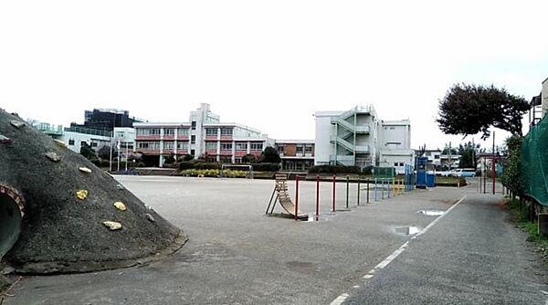 【周辺】富士見小学校約590ｍ