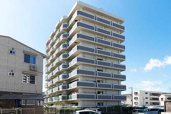 【外観】総戸数35戸のRC造9階建てマンションの6階角部屋です。JR阪和線東岸和田駅より徒歩約7分  