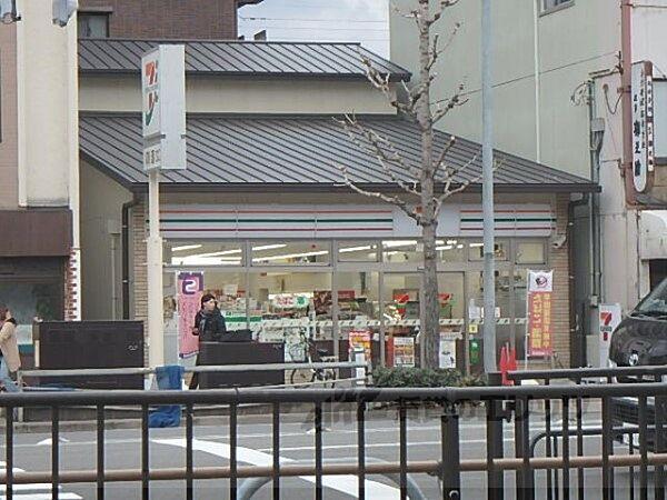【周辺】セブンイレブン　堀川丸太町店まで200メートル