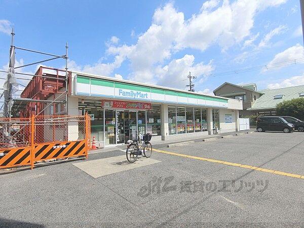 【周辺】ファミリーマート　八日市東浜店まで300メートル