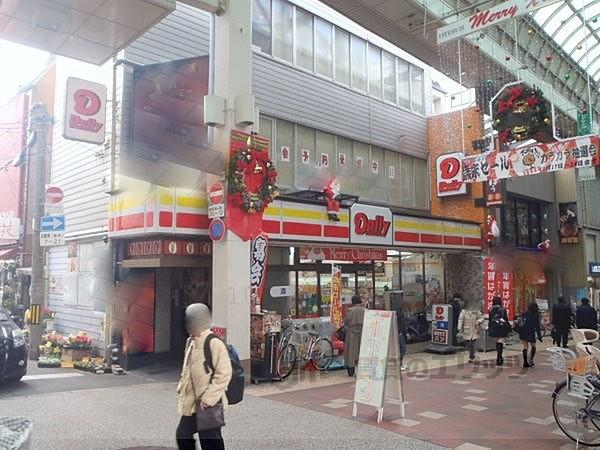 【周辺】デイリーヤマザキ　京阪桃山駅前店まで240メートル