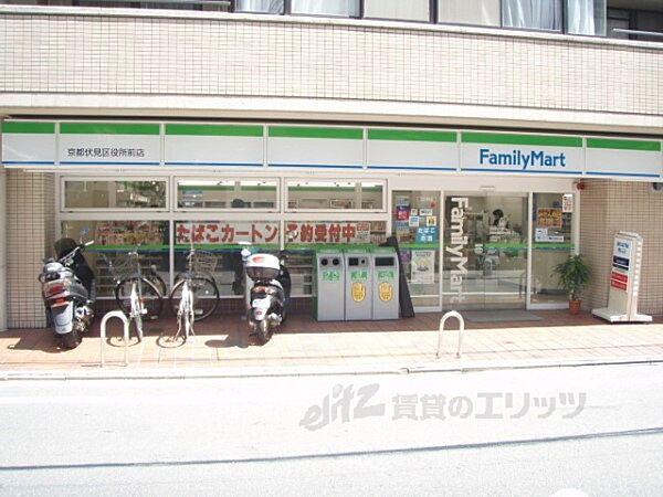 【周辺】ファミリーマート　伏見区役所前店まで30メートル
