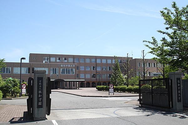 【周辺】私立敬和学園大学 780m