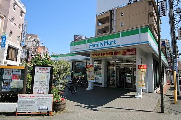 【周辺】ファミリーマート 南林間駅前店 216m