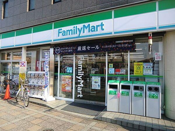 【周辺】ファミリーマート戸田公園駅前店 416m