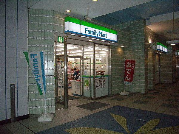 【周辺】ファミリーマート妙典駅西口店 徒歩6分。コンビニ 430m