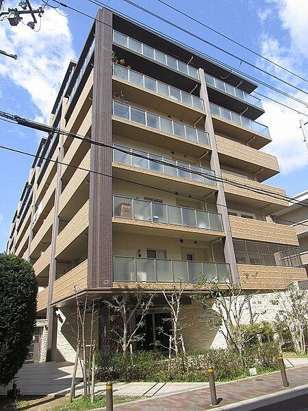 【外観】２０１２年（平成２４年）６月建築のペットと暮らせるマンションです。大阪メトロ中央線　深江橋駅まで約５３０ｍ（徒歩７分）、大阪メトロ千日前線　新深江駅まで約８２０ｍ（徒歩１１分）。
