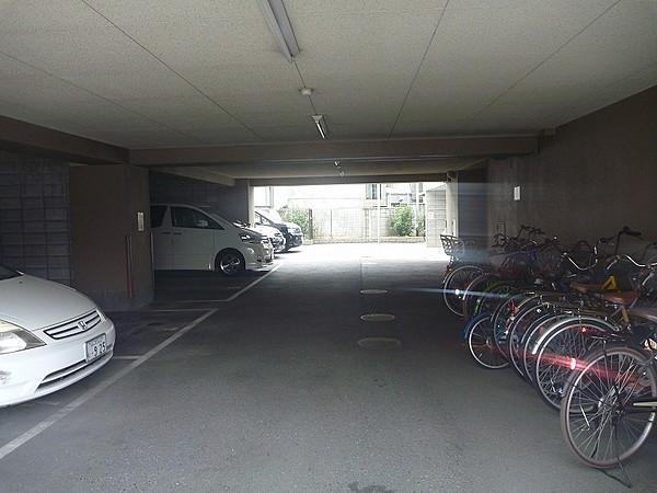 【駐車場】駐車場・駐輪場です