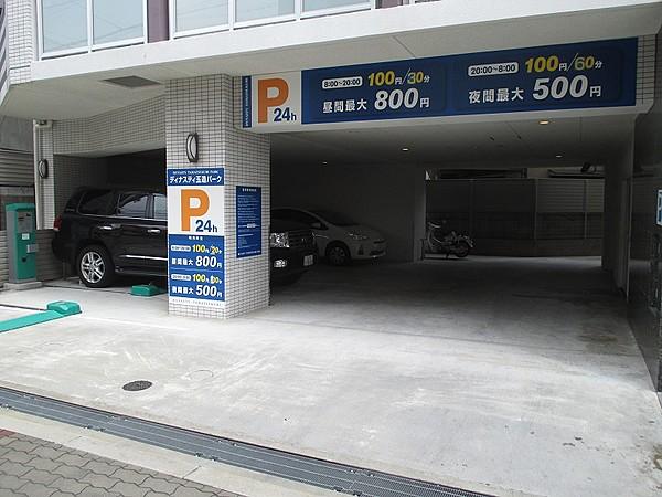 【駐車場】車の出し入れしやすい駐車場です