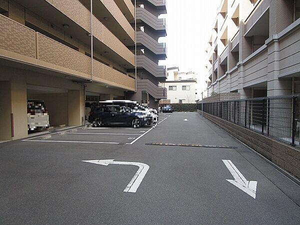 【駐車場】駐車場：空き状況は随時管理事務所でご確認が必要です。