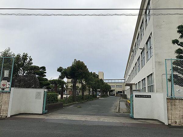 【周辺】豊橋市立羽田中学校（981m）