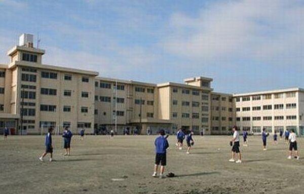 【周辺】中学校「小田原市立千代中学校まで784m」
