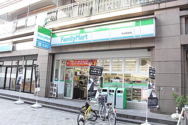 【周辺】ファミリーマート中川駅前店 220m