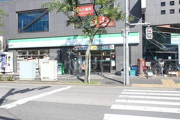 【周辺】ファミリーマート篠崎駅南口店 徒歩2分。 120m