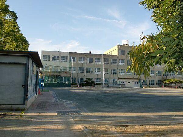 【周辺】小学校「名古屋市立本郷小学校まで437m」