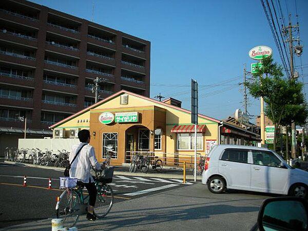 【周辺】飲食店「サイゼリヤまで640m」