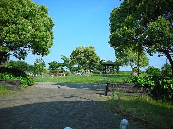 【周辺】公園「万場川東公園まで500m」