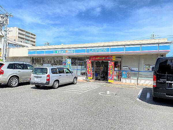 【周辺】コンビニ「ローソン川名駅前店まで121m」