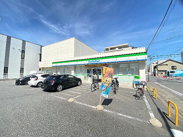 【周辺】コンビニ「ファミリーマート高辻店まで465m」