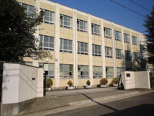 【周辺】中学校「市立川名中学校まで620m」