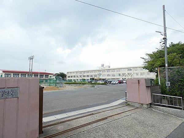 【周辺】中学校「清須市立新川中学校まで1835m」