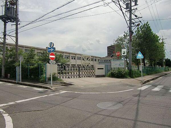 【周辺】小学校「市立横須賀小学校まで700m」