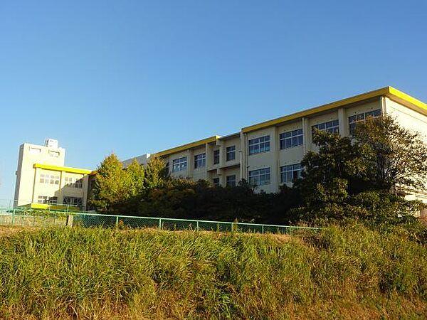 【周辺】小学校「知多市立旭南小学校まで1699m」