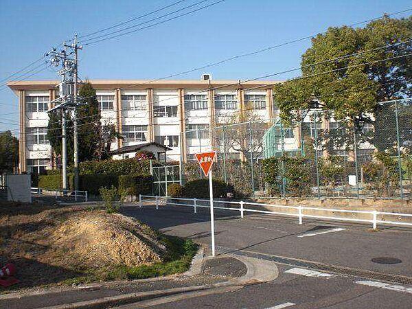 【周辺】小学校「豊明市立三崎小学校まで307m」