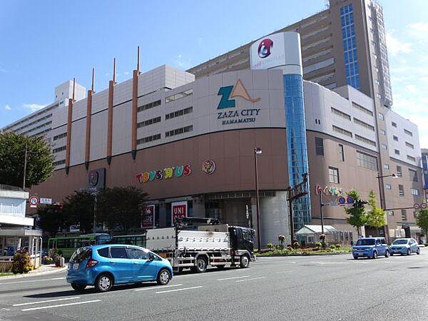 【周辺】ショッピング施設「ザザシティ浜松まで590m」