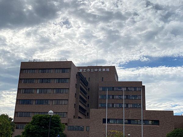 【周辺】病院「富士市立中央病院まで976m」