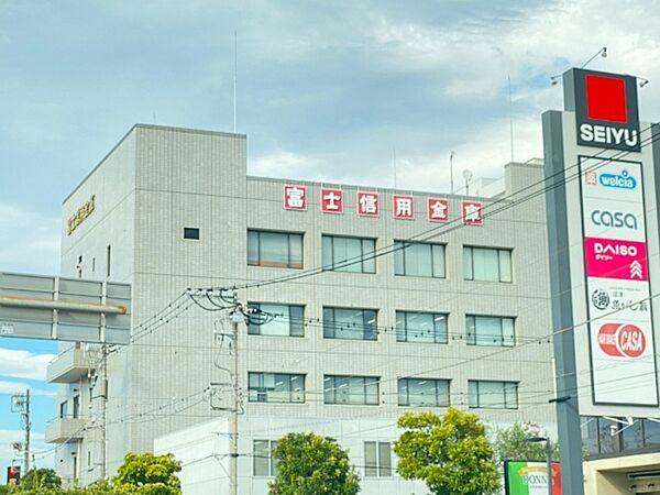 【周辺】銀行「富士信用金庫本店まで361m」
