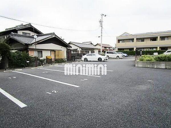 【駐車場】広くて停めやすい駐車場です