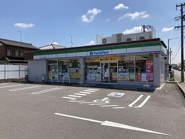 【周辺】コンビニ「ファミリーマートまで90m」