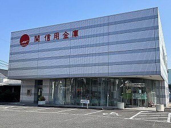 【周辺】銀行「関信用金庫桜ヶ丘支店まで667m」