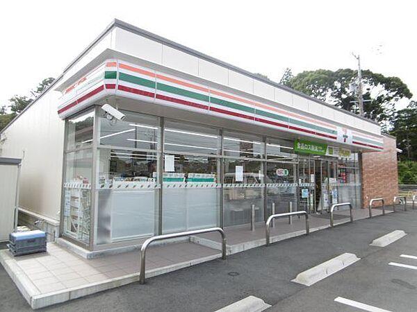 【周辺】コンビニ「セブンイレブン伊勢市勢田町店まで742m」