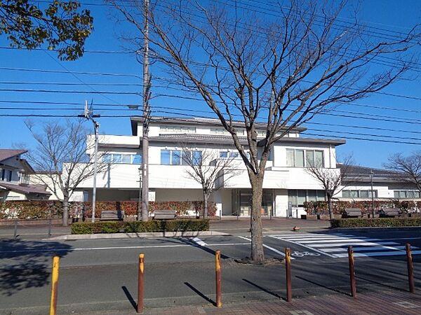 【周辺】図書館「松阪市松阪図書館まで552m」