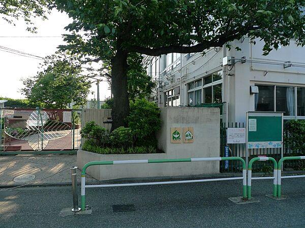 【周辺】新宿区立落合第六小学校（420m）